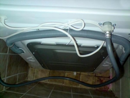 Controllare il cavo di alimentazione della lavatrice