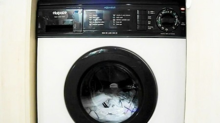 Πλένεται στο πλυντήριο με απορρυπαντικό για πλύσιμο στο χέρι - ποια είναι η διαφορά;