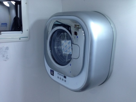 Стенна перална машина - Характеристики