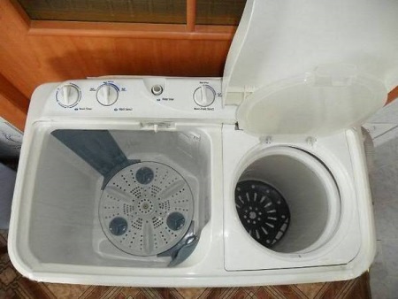 Malyutka washing machine with two tanks