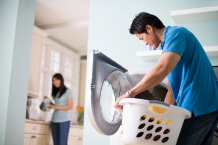 Το πλυντήριο ρούχων συγκεντρώνει νερό όταν είναι απενεργοποιημένο - λύση