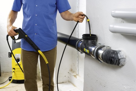 Kanalizacijos vamzdžiuose esančios šiukšlės