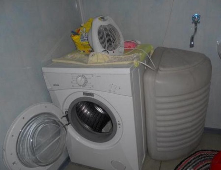 Veļas mašīna ar ūdens tvertni bez ūdensvada