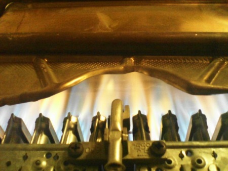 Malfunctions of the gas water heater - popping when it is working