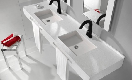 Dvojno pomivalno korito iz porcelana