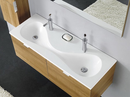 Dvojni umivalnik iz porcelanaste keramike