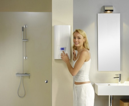 Gázüzemű vízmelegítő a fürdőszobában