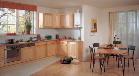 Gas varmvattenberedare i köket