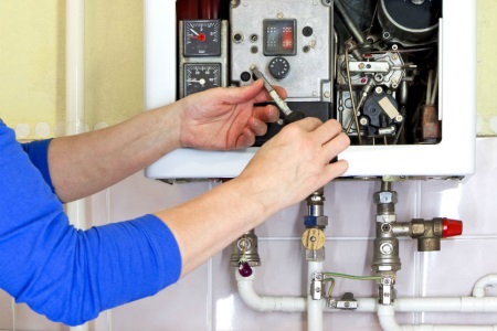 Limpieza de la entrada de agua de un calentador de gas