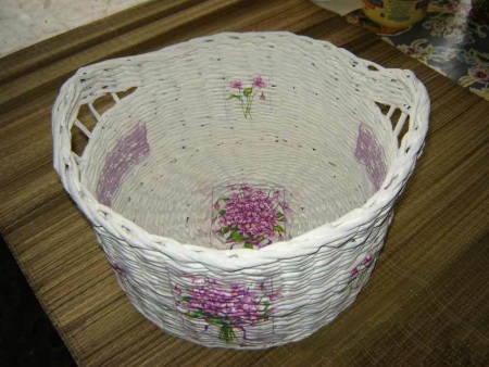 Coș de rufe din hârtie de ziar, decorare decoupage