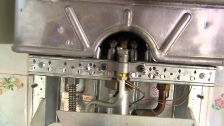 Plinska grelna enota z vžigalnim kretnikom