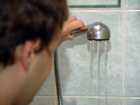 Слабо налягане на горещата вода