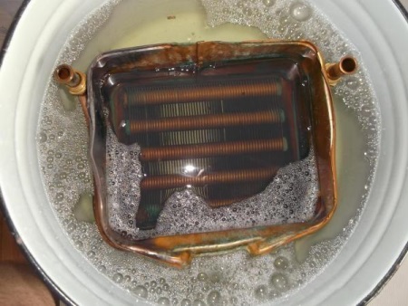 Cívka plynového výměníku tepla s kyselinou citronovou