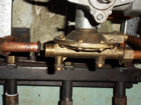 Plynová vodní sestava (žába) plynového ohřívače vody