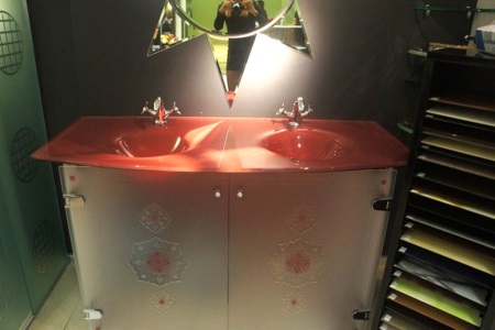 Dvojna umivalnika iz stekla