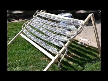 Provisorisk varmvattenberedare från plastflaskor i sommarstugan