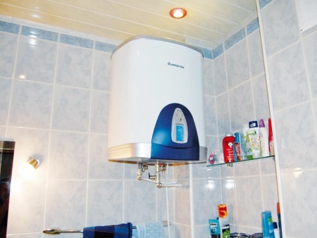 Aquecedor de água na casa de banho