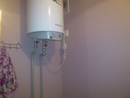 Kedel tilsluttet til elnettet