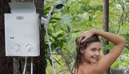 Warmwasserbereiter für ein Sommerhaus.